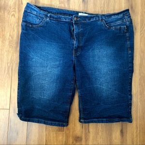 Plus size Jeans short washed around the thighs